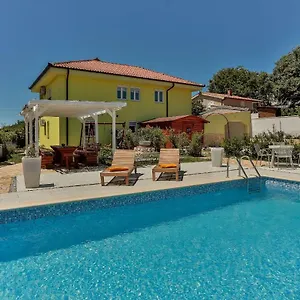  Apartment Dora Victoria Dream